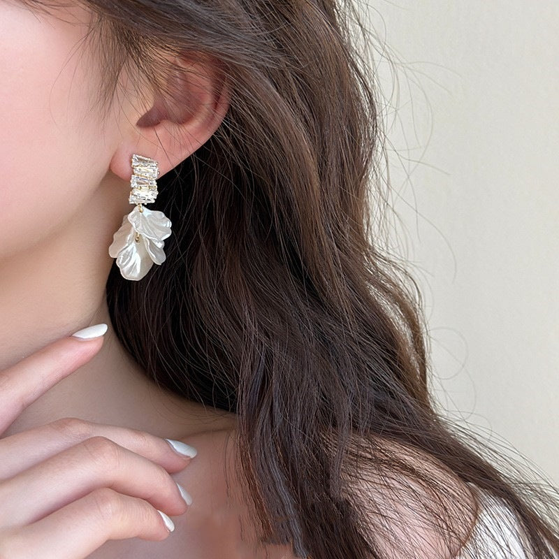 Wholesale Silver Needle Copper Micro-Inlaid Zirconia Petal Earrings